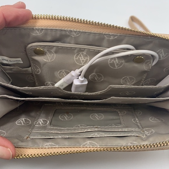 Adrienne Vittadini Phone Charging 3/4 Zip Accordion Wallet-Gold Vegan Leather - Picture 10 of 11